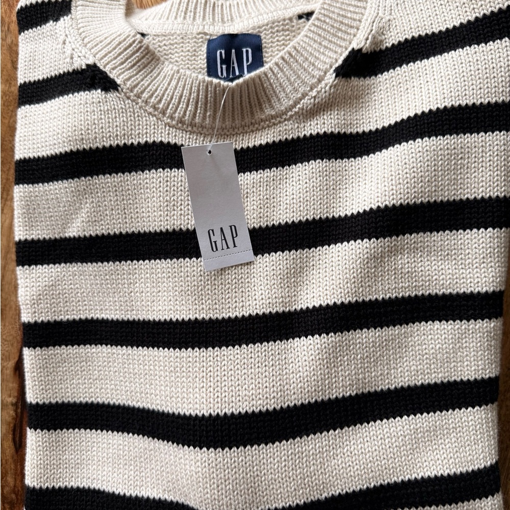 24/7 Split-Hem Crewneck Sweater
by Gap - Picture 3 of 4